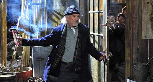 Imagen de "La resistencia de los muertos" de Romero. Cartuchos de dinamita a la vieja usanza