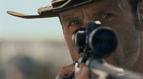 Imagen del primer capitulo de la segunda temporada de "The Walking Dead". Rick ha visto algo