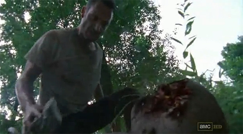 "The Walking Dead". Un Rick desbocado mata a un zombi armado con un simple pedrusco