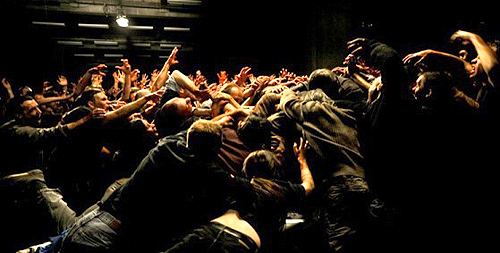 "La horda (The Horde)". Fotograma de la espectacular escena final en el garaje