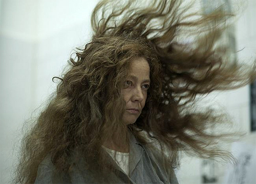 Susan Crowley interpreta a la madre ¿poseída? en "The Devil Inside"