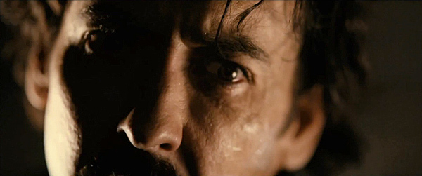 Arriesgada interpretación de John Cusack en "The Raven (El enigma del cuervo)"