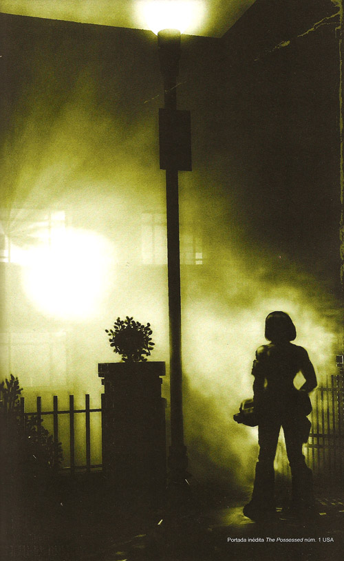 Homenaje al mítico cartel de "El exorcista" en el cómic "Los poseídos"