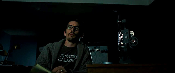 Imagen de los dos protagonistas de "Sinister": Ethan Hawke y el proyector.