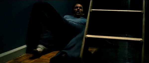 Ethan Hawke en "Sinister". Terror paralizante que recuerda al del protagonista de la nipona "The Ring" 