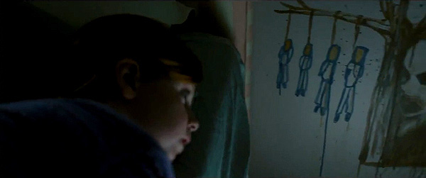 Imágenes de "Sinister". Dibujos premonitorios de ahorcados
