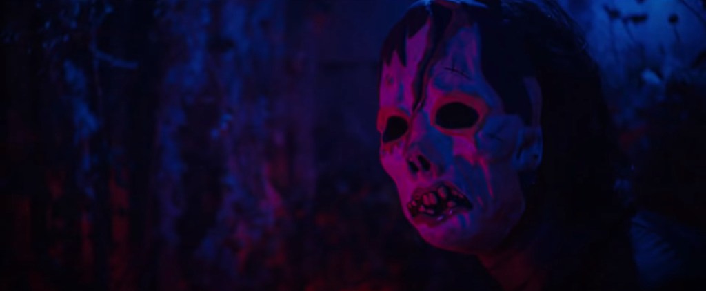 Podríamos establecer un interesante debate en los comentarios sobre la identidad de los antagonistas, una vez caen las máscaras 