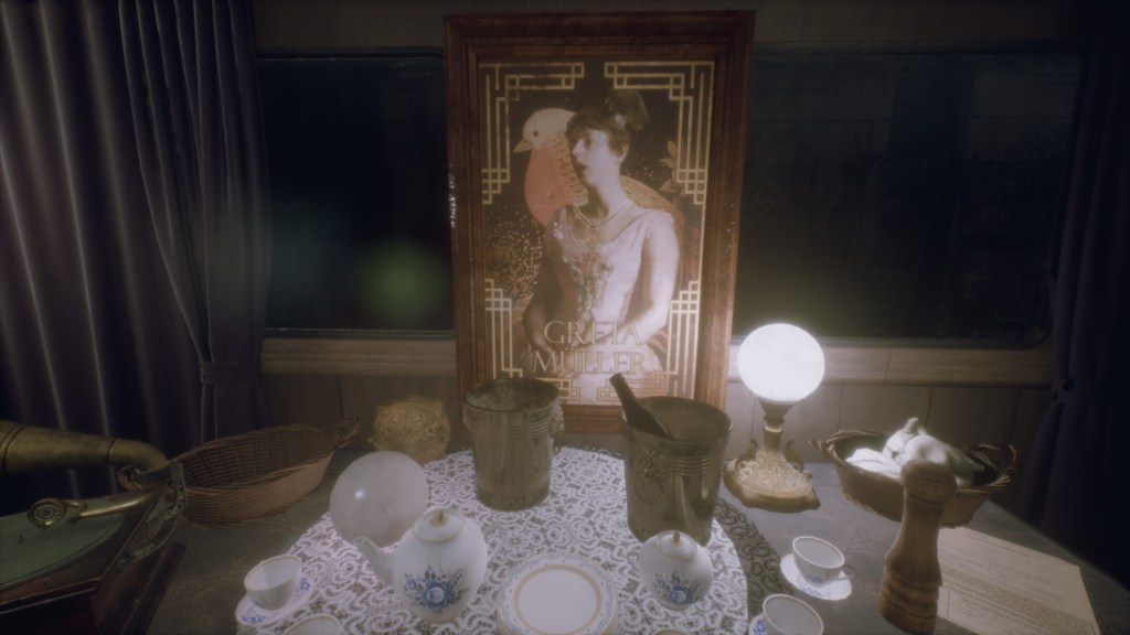 Conoceremos historias secundarias como la de Greta Müller que recuerda a la de ciertas divas del nazismo