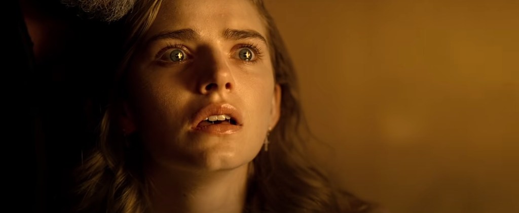 Cricket Brown, entre el terror y devoción en Ruega por nosotros (2021) 