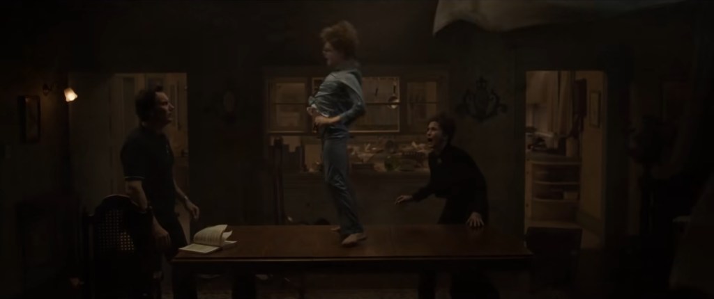 Exorcismo del pequeño David en Expediente Warren: Obligado por el demonio