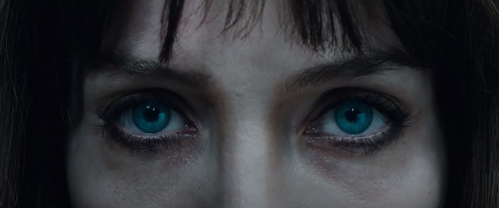 Los ojazos de Annabelle Wallis son los auténticos protagonistas de "Maligno" (2021) Los ojazos de Annabelle Wallis son los auténticos protagonistas de "Maligno" (2021)