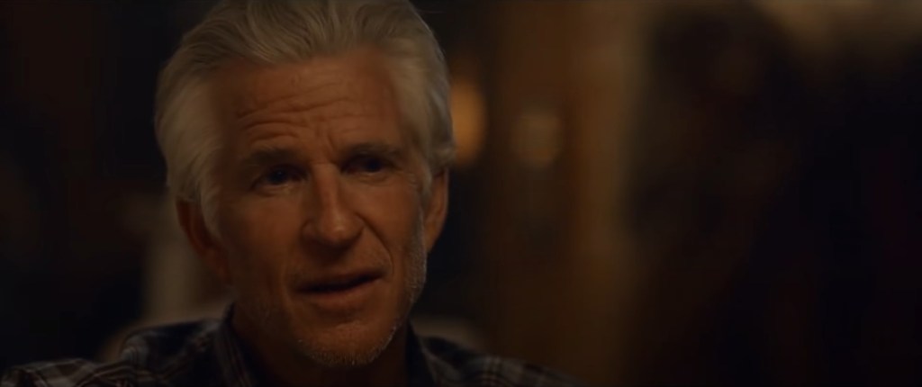 Matthew Modine interpreta al padre de la protagonista y protagoniza una de las líneas temporales del film