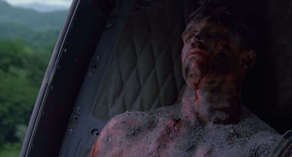 El héroe catatónico, muy lejos de su chulería inicial, tras el encuentro con el Depredador en 1987 El héroe catatónico, muy lejos de su chulería inicial, tras el encuentro con el Depredador en 1987